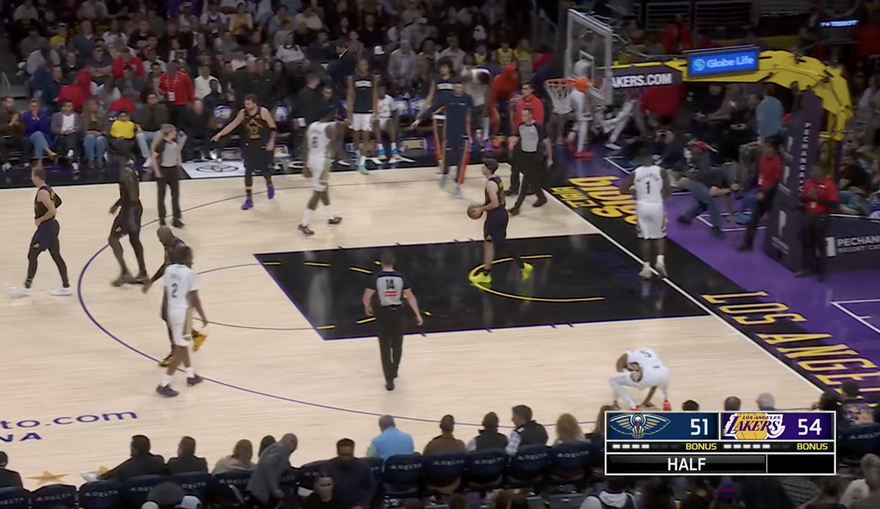 半场结束，湖人54-51鹈鹕，怎么评价？鹈鹕vs湖人 詹姆斯16分4篮板3助攻，