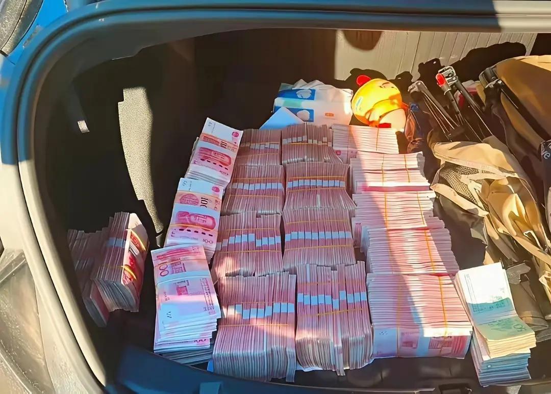 楼房买了八十万，回农村之后钱放银行吃一辈子。