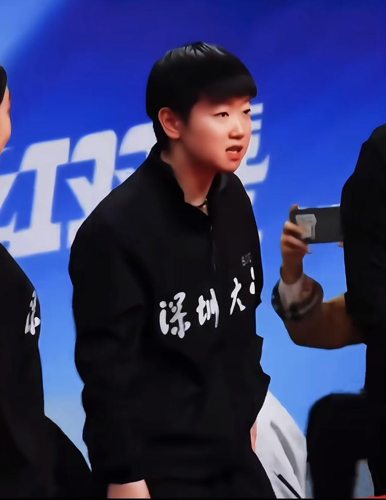 奶凶奶凶的莎指导上线了
平时自己打球一点不慌
轮到坐底下
莎指导都快撅过去了
恨