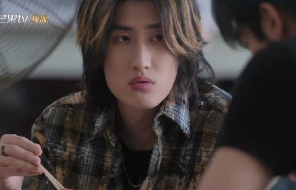 男明星和男的。 