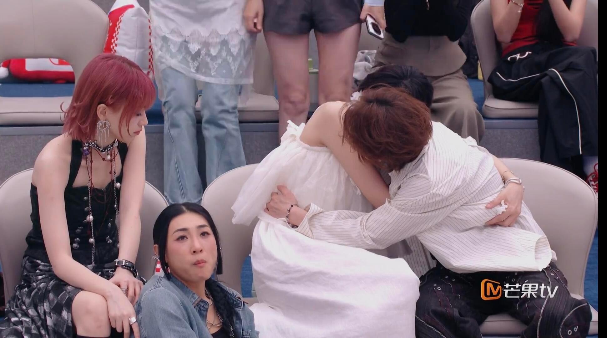 谁来懂一下王濛的手！！ 