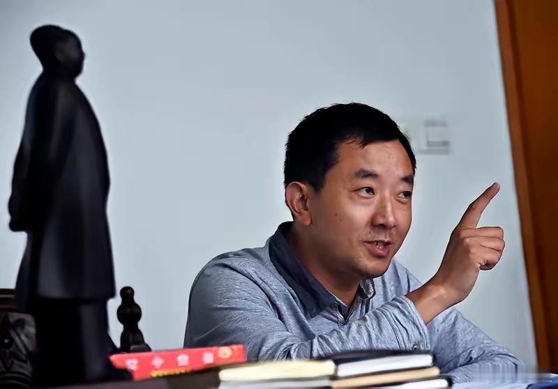 陈行甲薪酬话题引热议近日，深圳市恒晖公益基金会副理事长陈行甲的薪酬情况再次引发关