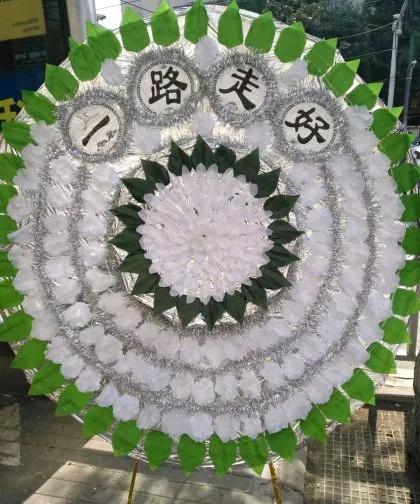#记录生活困扰事#
小堂妹终于没有扛过这道坎，于昨天去世了！
所有的亲友见了最后