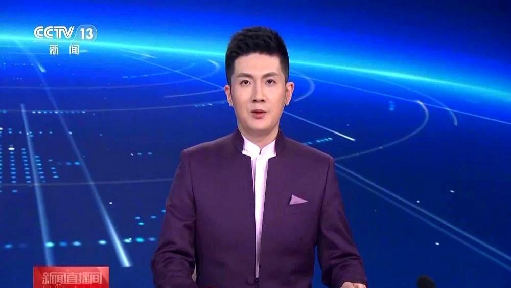 影院给的排片不到三成，沈腾那部新片3天就拿下了12亿票房。
 
整个春节档差不多