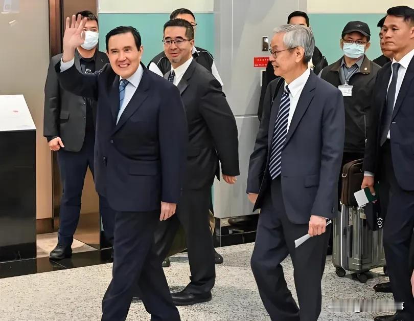 马英九结束访问返回台湾，落地桃园机场，看看接机者是哪些人:他们是国民党中央秘书长