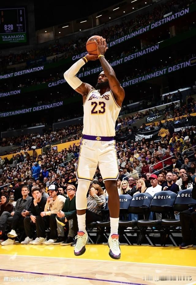 湖人完成16分大逆转，120:114战胜灰熊，排名重回西部第三，詹姆斯喜迎里程碑