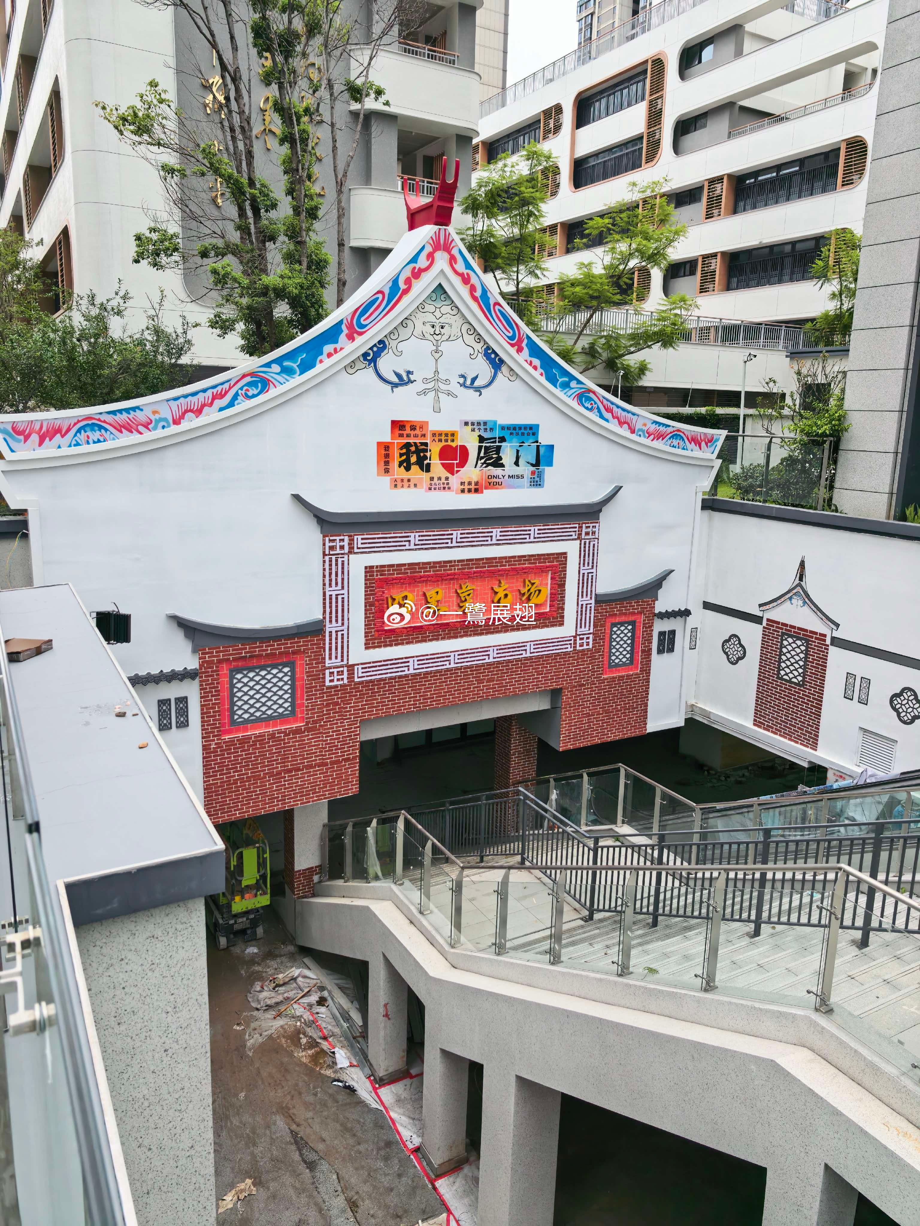 华润和思明城建真的是一对卧龙凤雏一个玩低配、另一个玩土味，刚好挨在一起