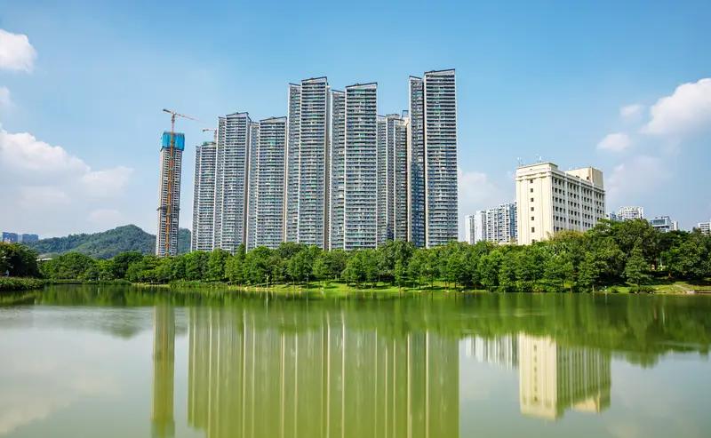 房东突然说有人多给20万

你心跳漏一拍，签还是不签？

深圳二手房谈判现场，买