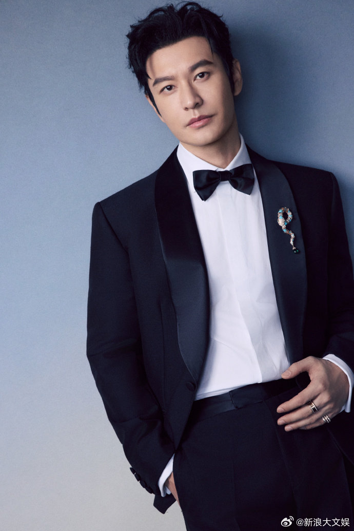 黄晓明回应被贴脸开大黄晓明想问年轻人怎么不变老登 新浪娱乐《2025惊艳面孔》专