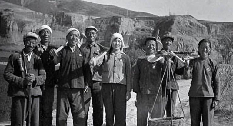 1986年的3月21日，陈永贵因为肺癌晚期住院。

太行山脉的石头有多硬，大寨人