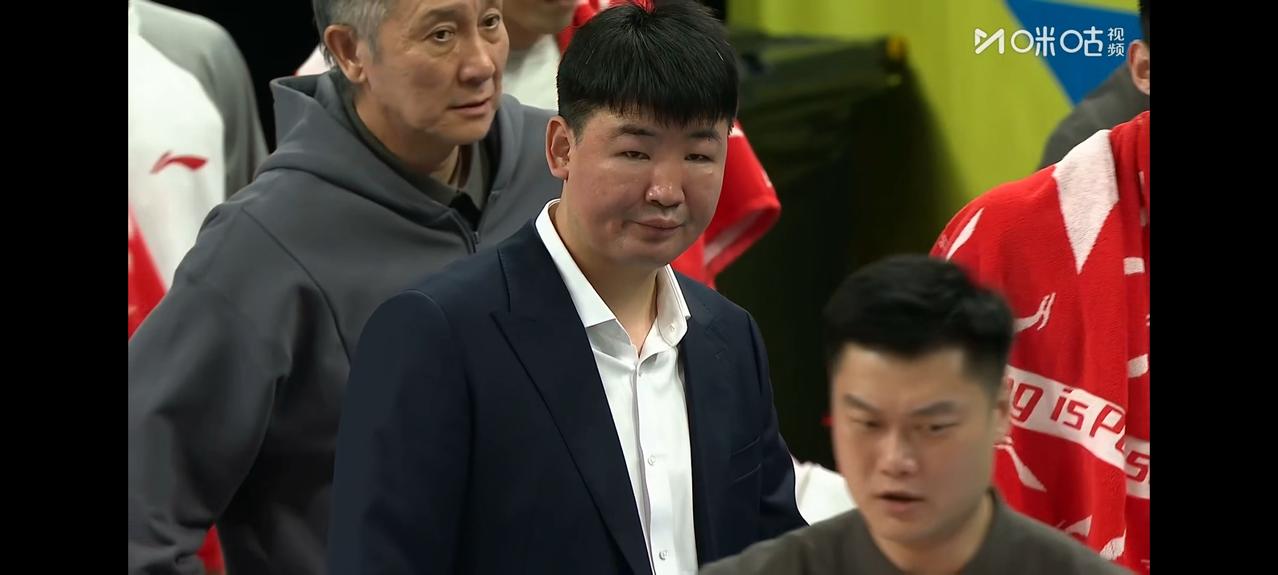 北京首钢太不讲武德，把深圳马可波罗主教练顾全的脸都打肿了！CBA常规赛第三轮，北