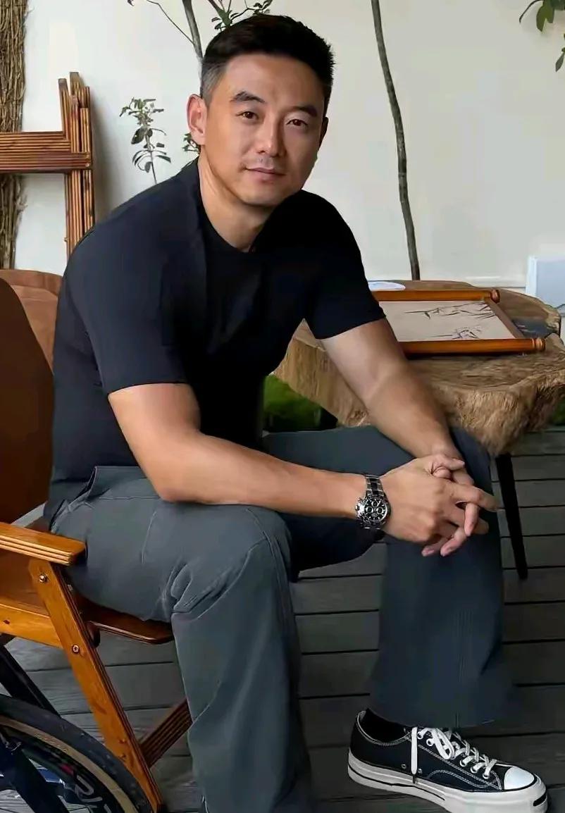 终于发现生活圈子越小越好，不用应付复杂的人际关系，不用参加那种互相吹捧，显摆自己