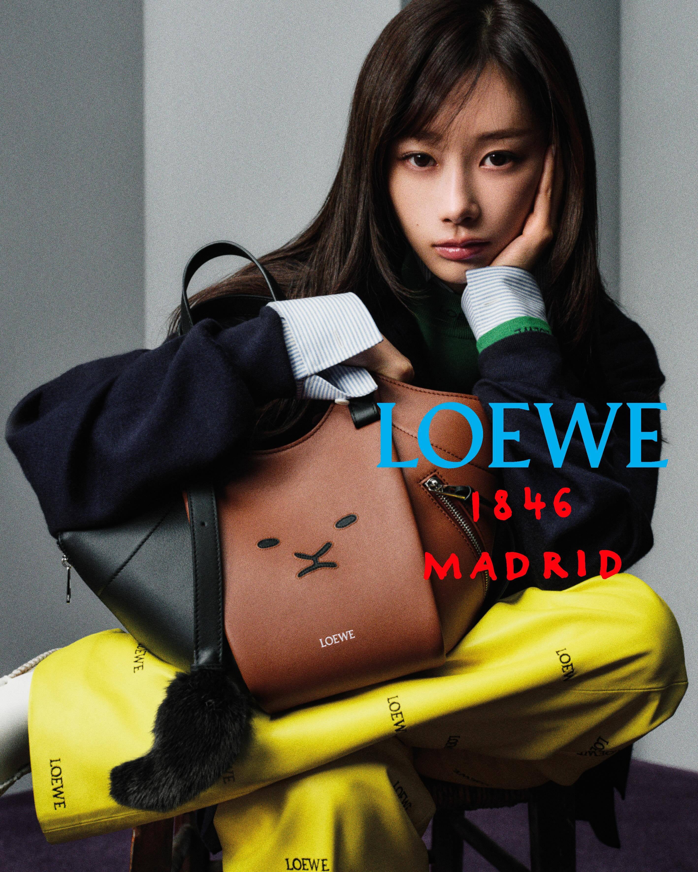 LOEWE罗意威180周年全球广告大片，全球品牌代言人Julia Garner朱