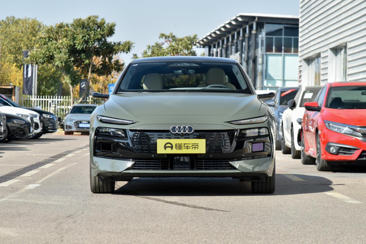 3月25日，一汽奥迪A6L e-tron开启预售，共推出4款车型，预售价31.3