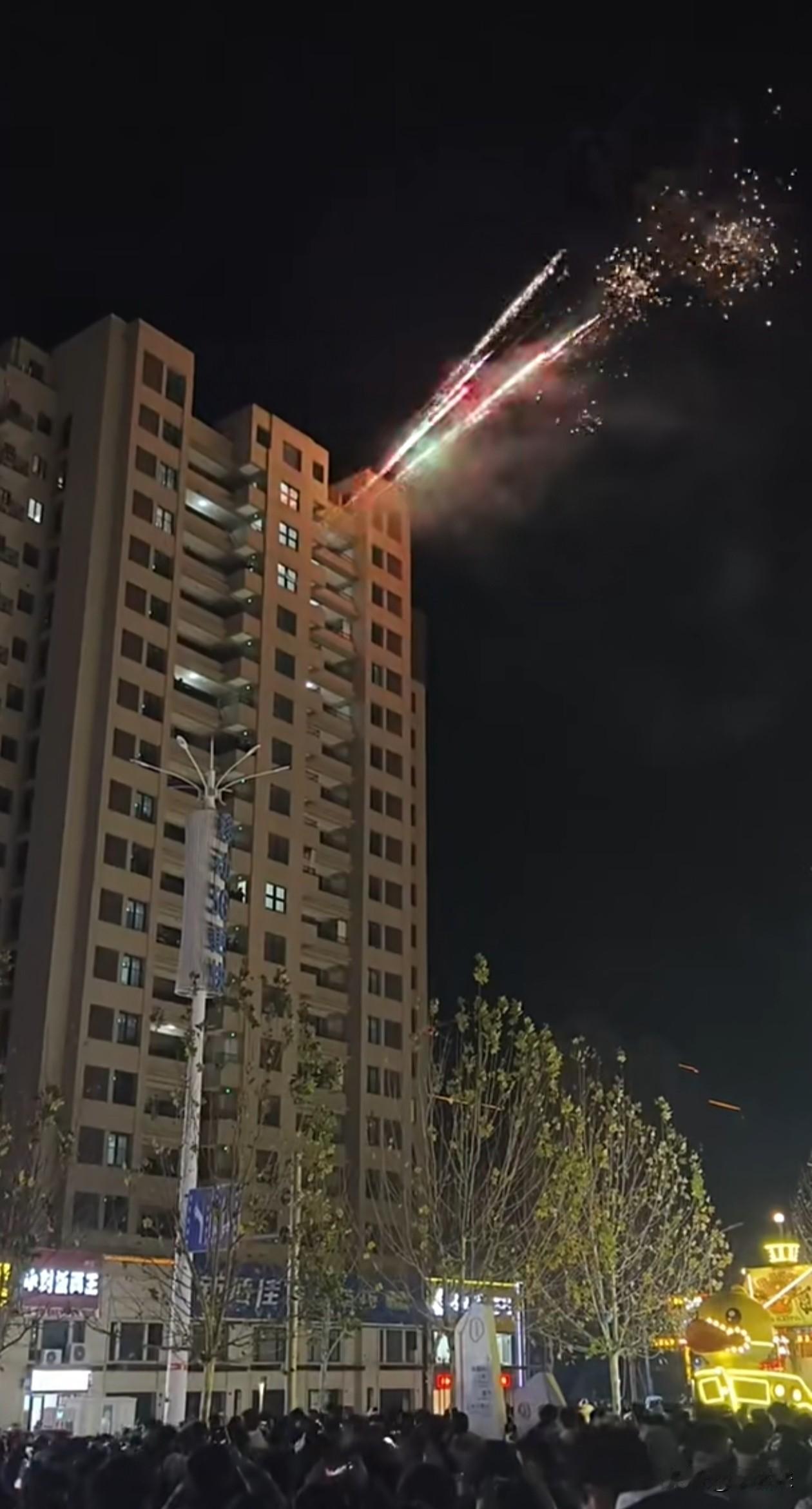 从来没见过这么勇敢的烟花，当事人还好么？