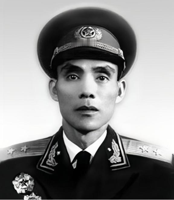 1963年，开国中将韦杰回到家乡调研，县委领导为他准备了八菜二汤

韦杰，原名韦