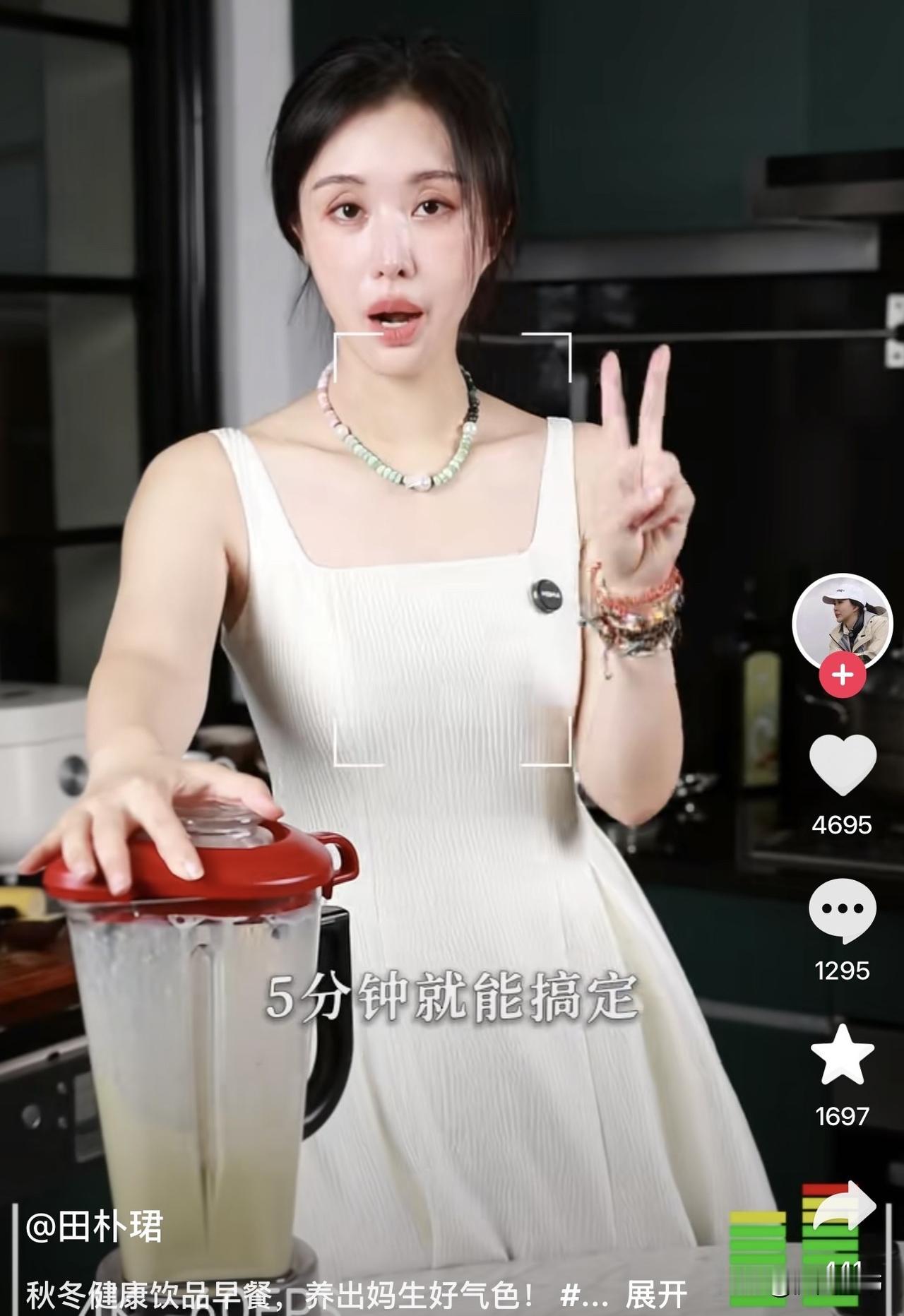 王石好歹是大佬，田朴珺好歹是贵族，这一对老夫少妻，竟然开直播卖货了！男的卖书、女