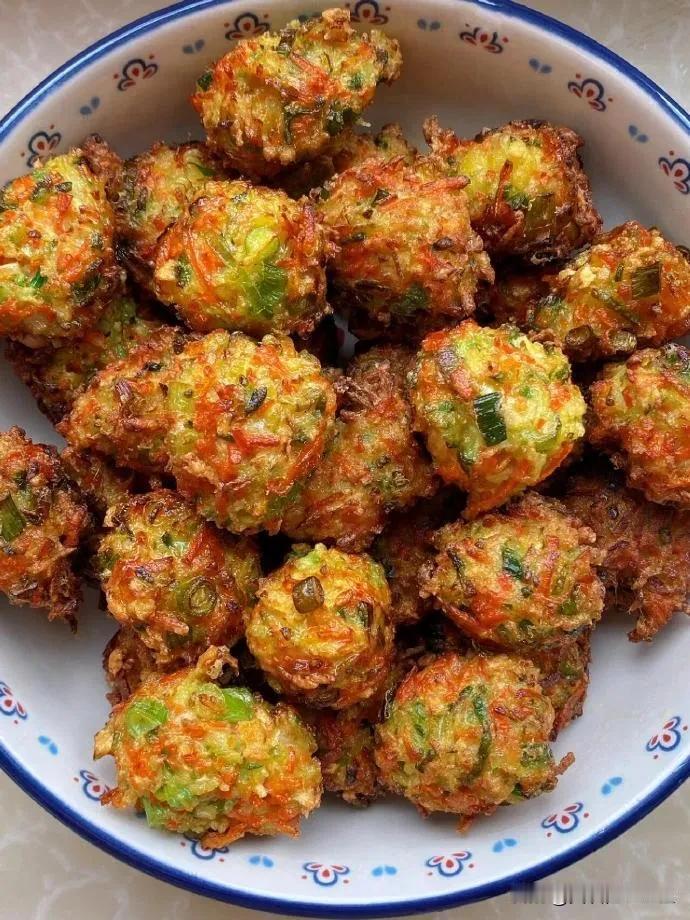 新美食可能带来意想不到的惊喜口感，就是不知道这是素丸子还是猪油渣丸子？反正我都挺