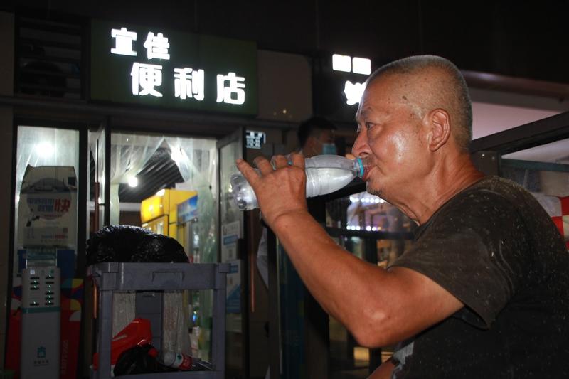 起床到底是先喝水还是先吃饭? 起床先喝水还是先吃饭，这事儿没有标准答案，得看个人