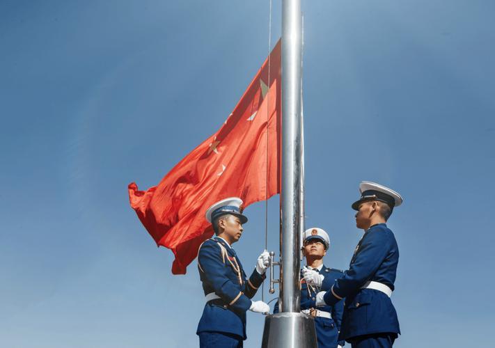 中国人还是爱国的，有些人研制的尖端科技只是无名英雄我们国人并不知道。很多的。//