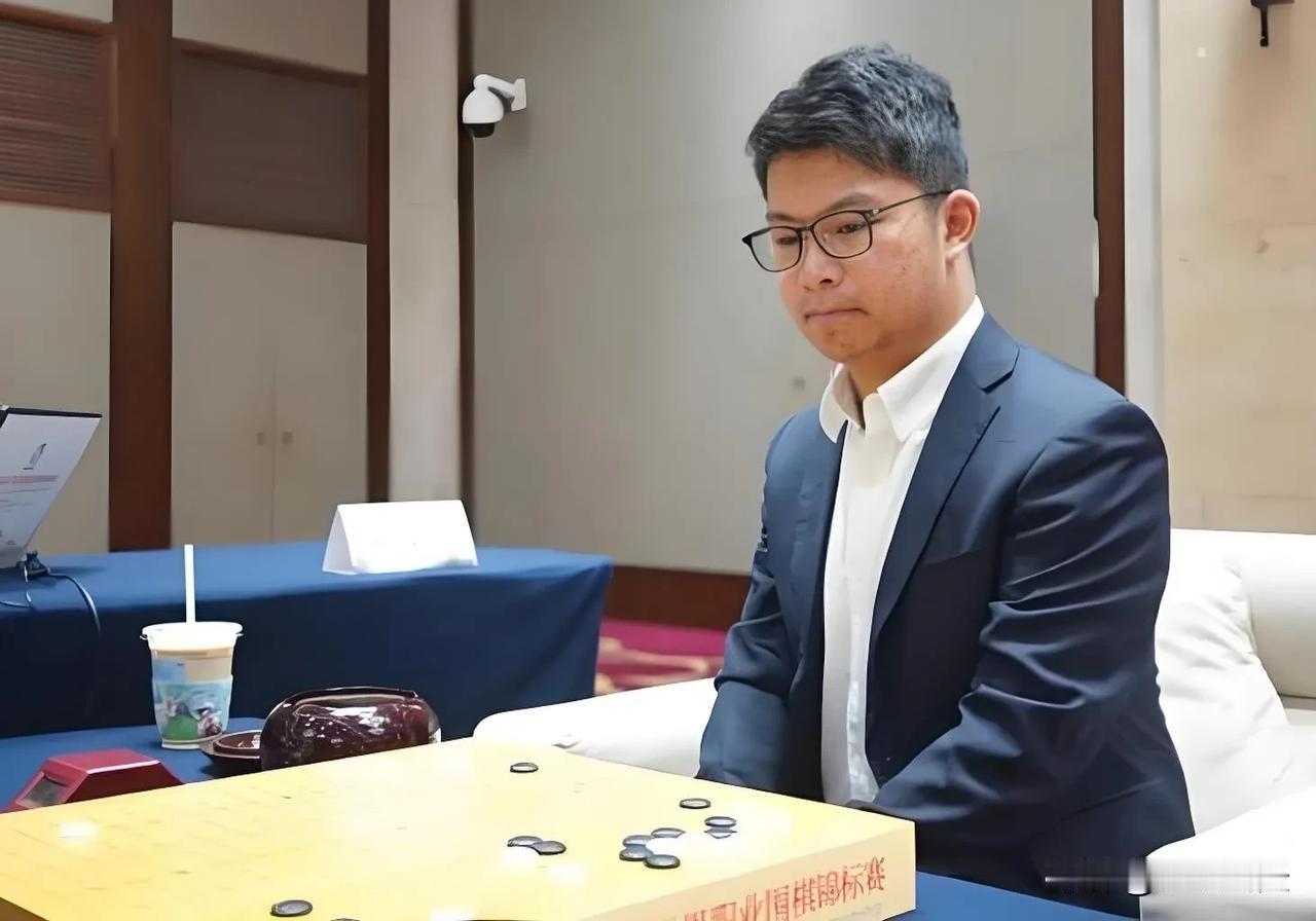 谢尔豪，豪气干云，打擂成功
北京时间12月2日下午，2024年中日韩三国围棋擂台