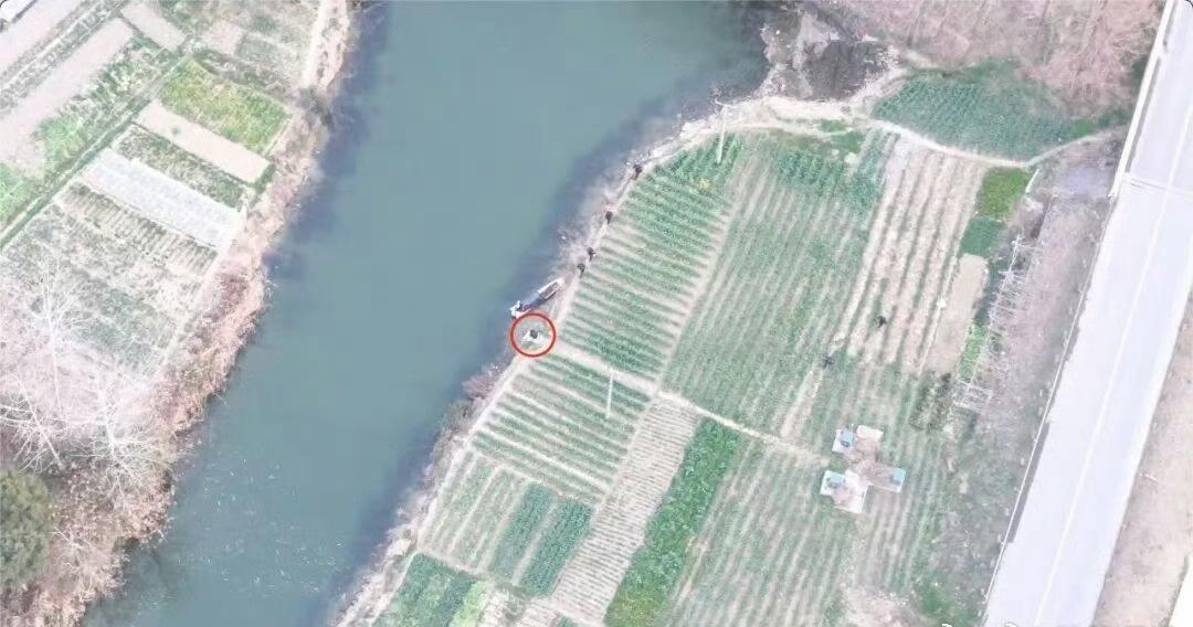 市民因家庭矛盾负气离家，情绪不稳情况危急。南湖余新派出所接警后，立即启动空地联动