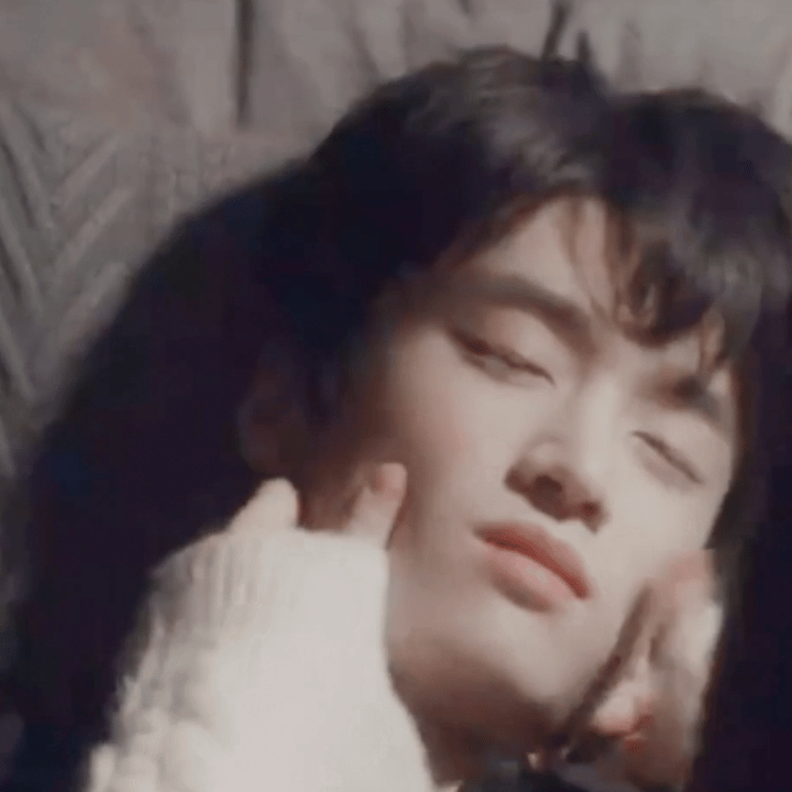 快点去巴黎吧真受不了他天天穿成这样了 ​​​