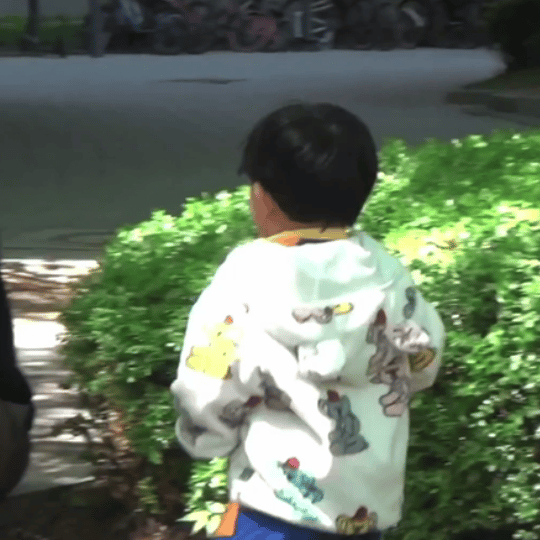 就这么跑进妈咪的怀抱 