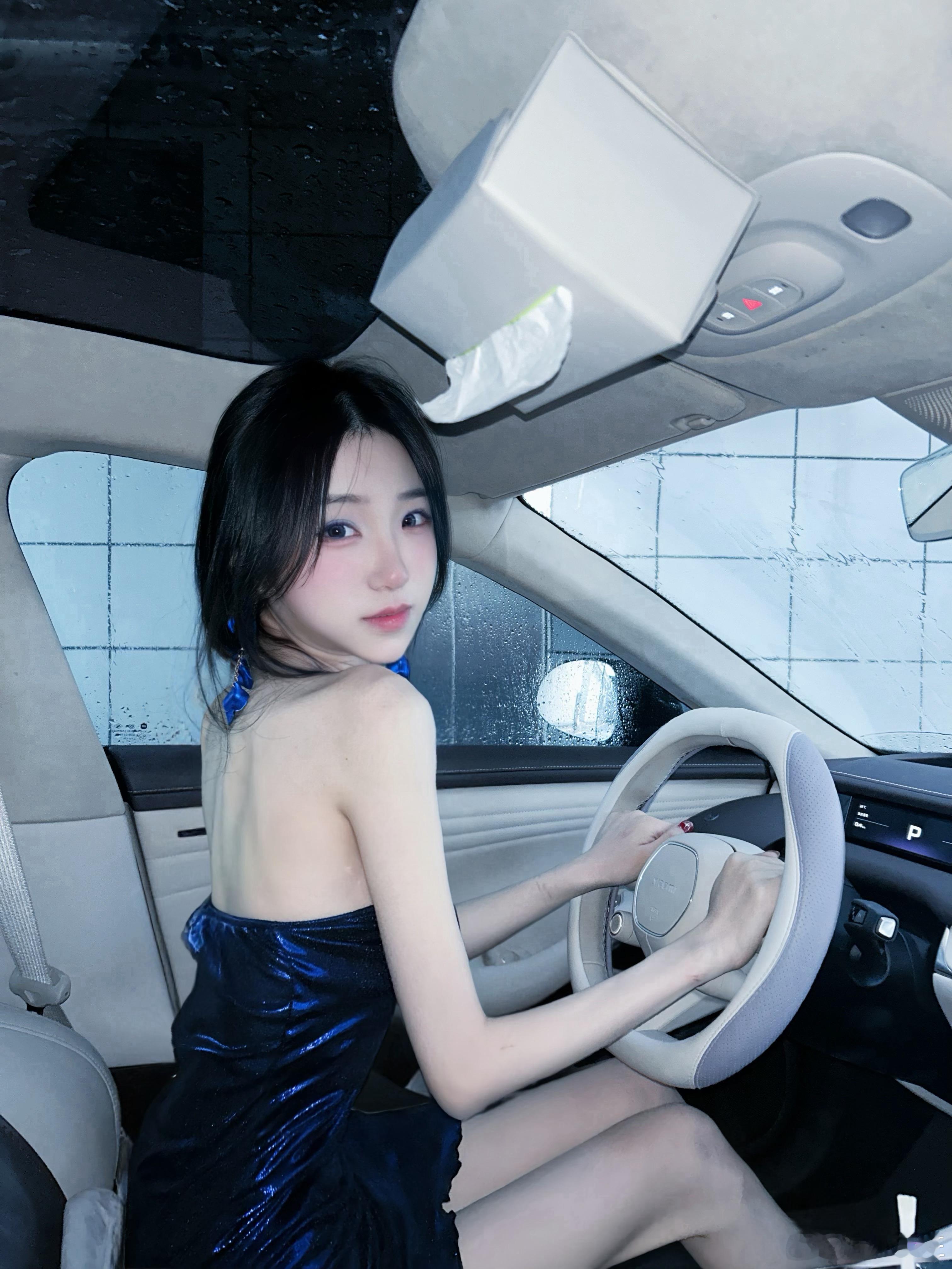 放弃和等待是一样的，你回来，你就是我的，你不回来，你过的幸福，那我们分开就有意义