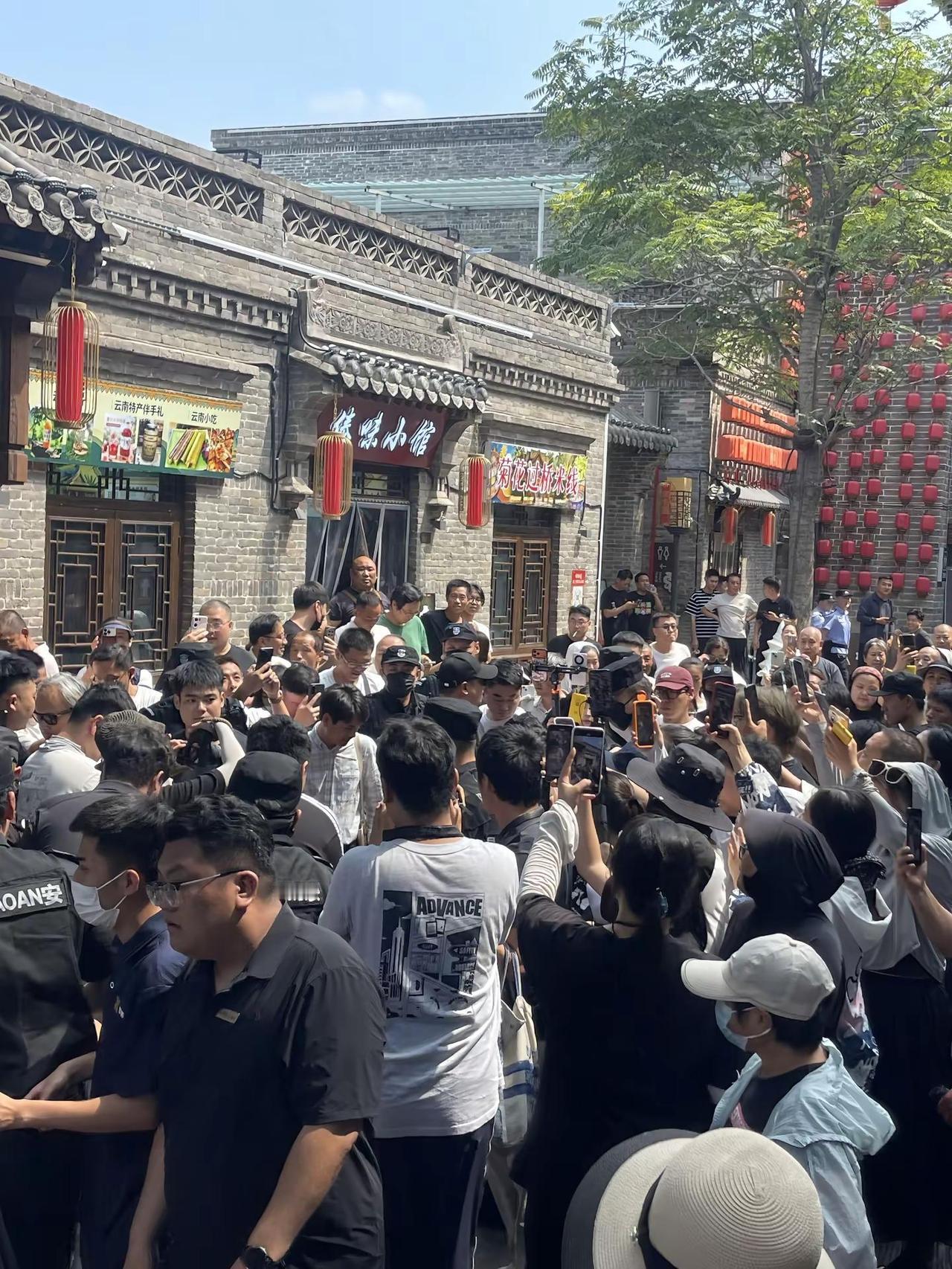 70后的梦中情人温碧霞游览邯郸道 ，女神驾到，最美妲己
