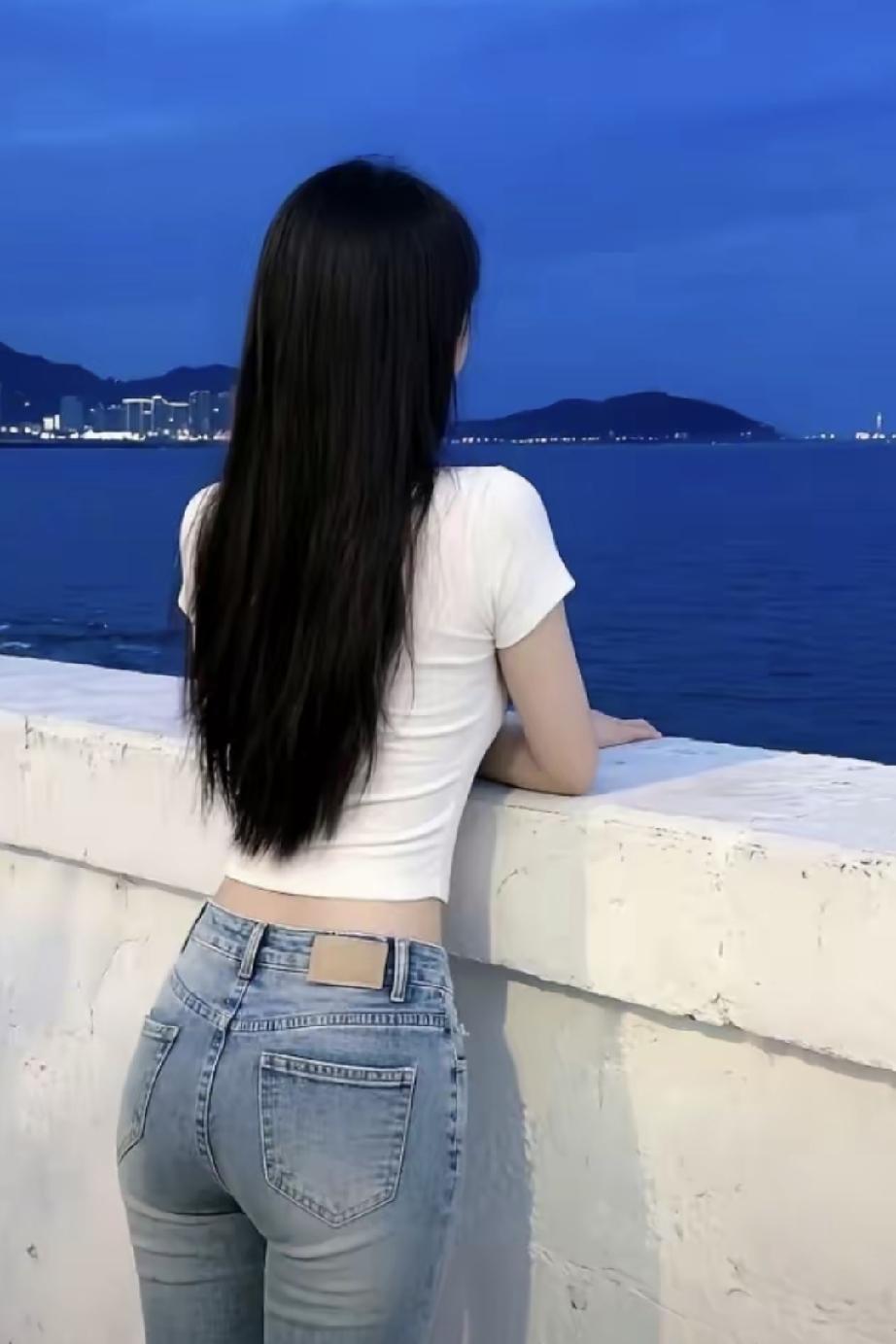 人到一定年纪才懂：拥有，从来不是越多越好，越简越高级。
 
很多人活得疲惫内耗，