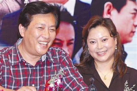 老戏骨唐国强的亲闺女唐莉如今都已经43岁啦，谁能想到，这位本该风光无限的星二代，