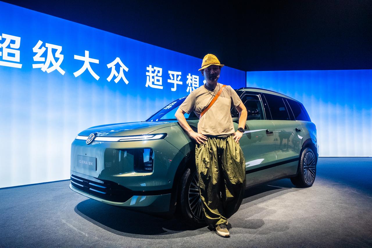 在深圳参加了上汽大众ID.ERA 9X的预售发布会，这款车是大众首款增程动力汽车