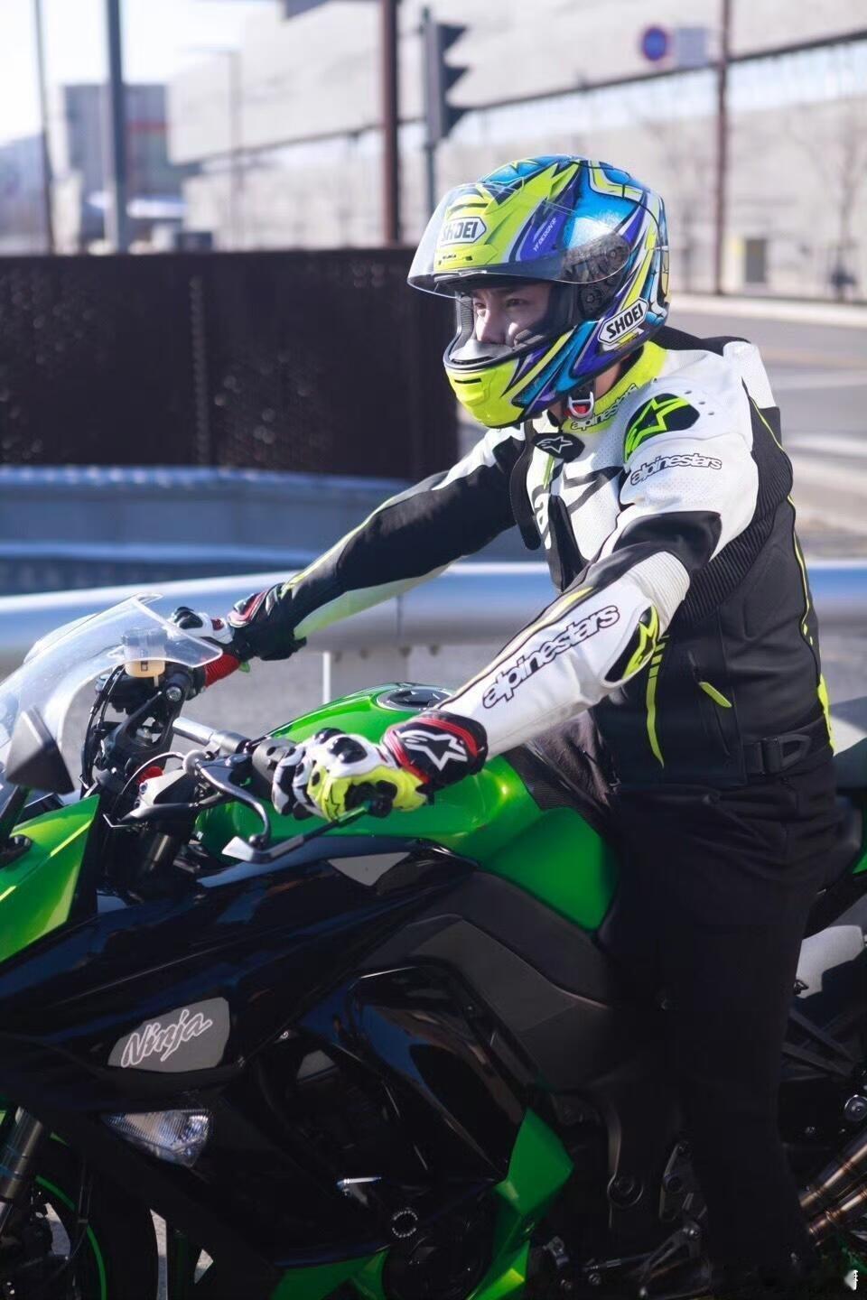 尹正自曝把摩托车全卖了 长期工作忙碌无暇骑行，尹正对机车满心愧疚，遵从初心做出取