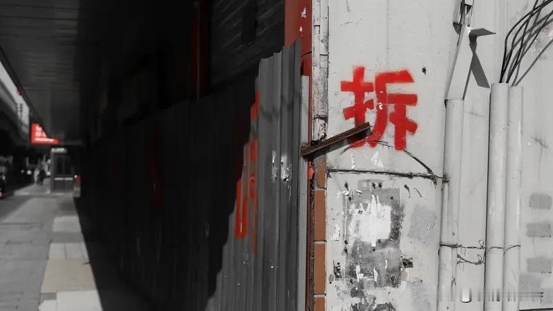 人老了，最值钱的并非金银财富。
健康的身体是基础，能自己买菜做饭、散步晒太阳，不