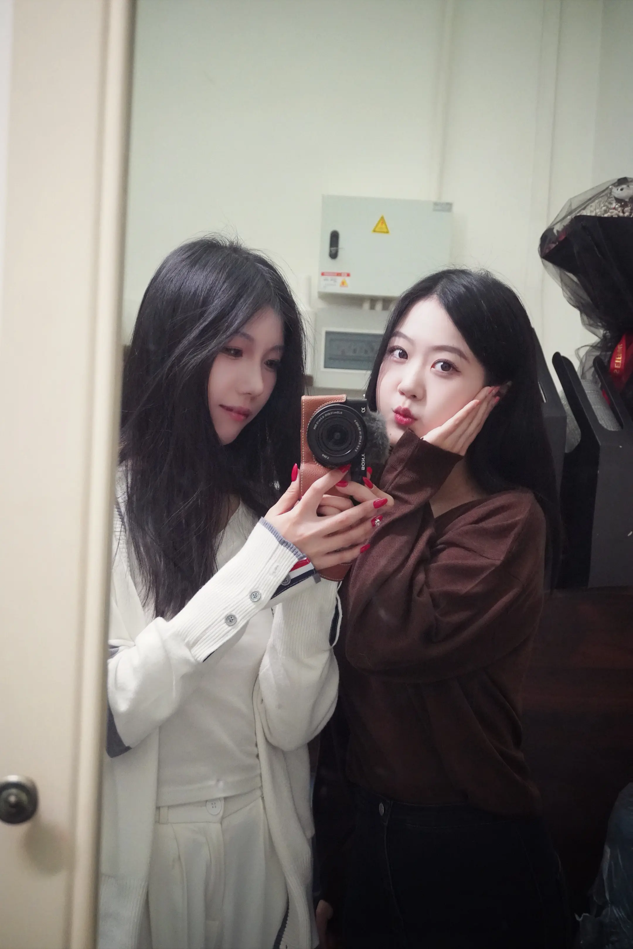 最近不太顺心 想挨着你坐一会 你说不说话都可以 在我身边就好了