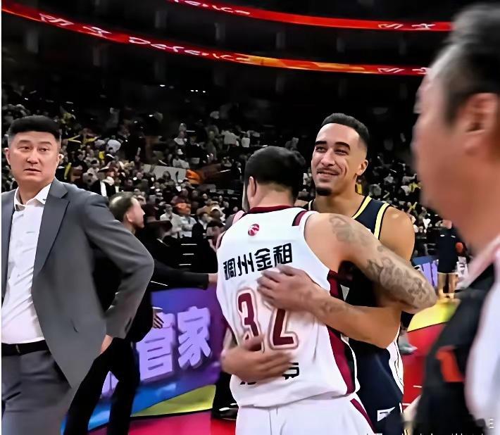 广东队的外援奎因这么快就开始被嫌弃了？只因奎因赛后与投中绝杀三分的浙江队外援约克