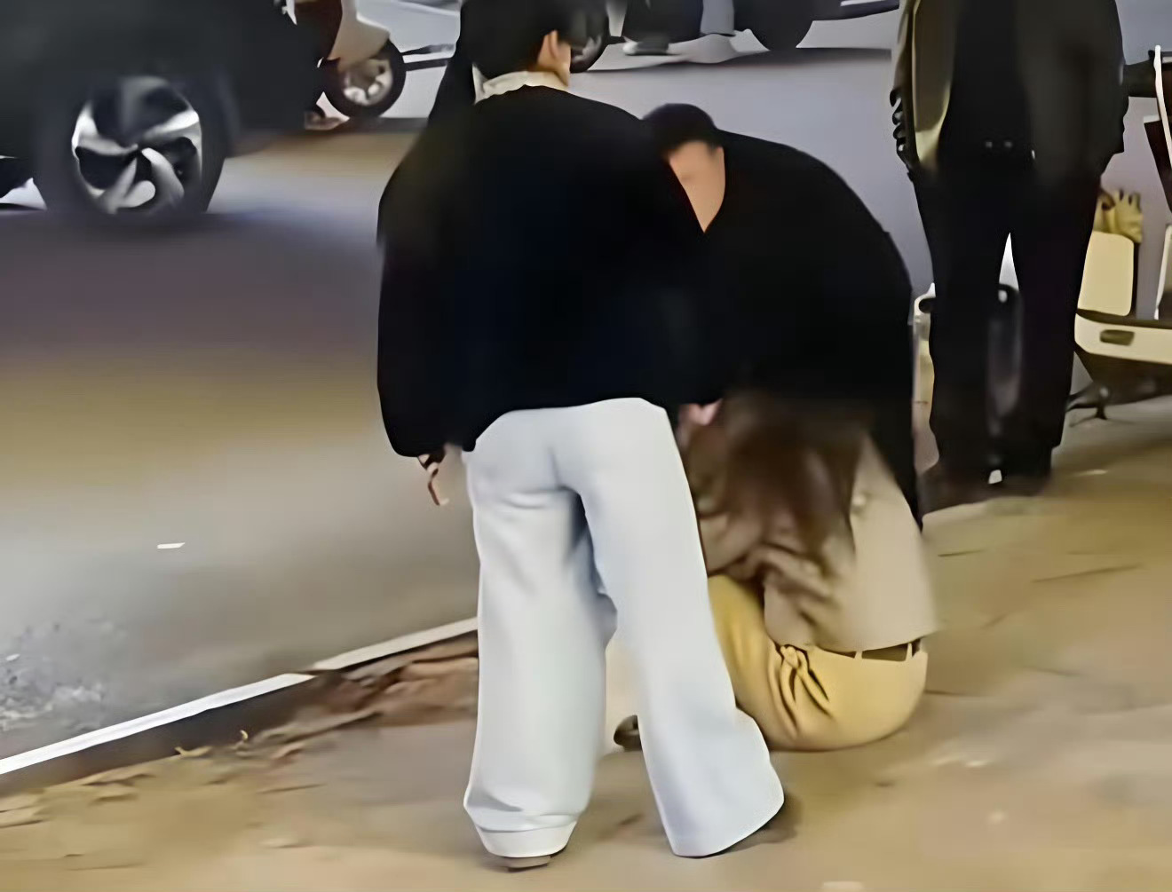 平顶山再通报打人事件 细化了当时情况：2026年2月19日19时40分，丁某乐（