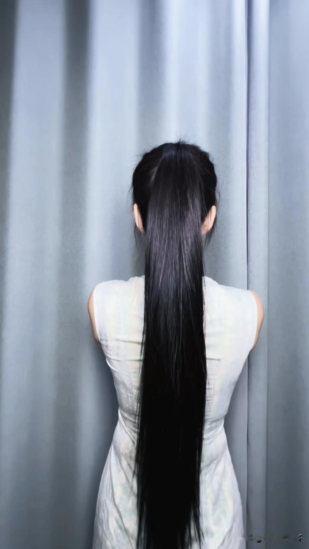 你们觉得长发女生是披肩好看还是扎起来好看？