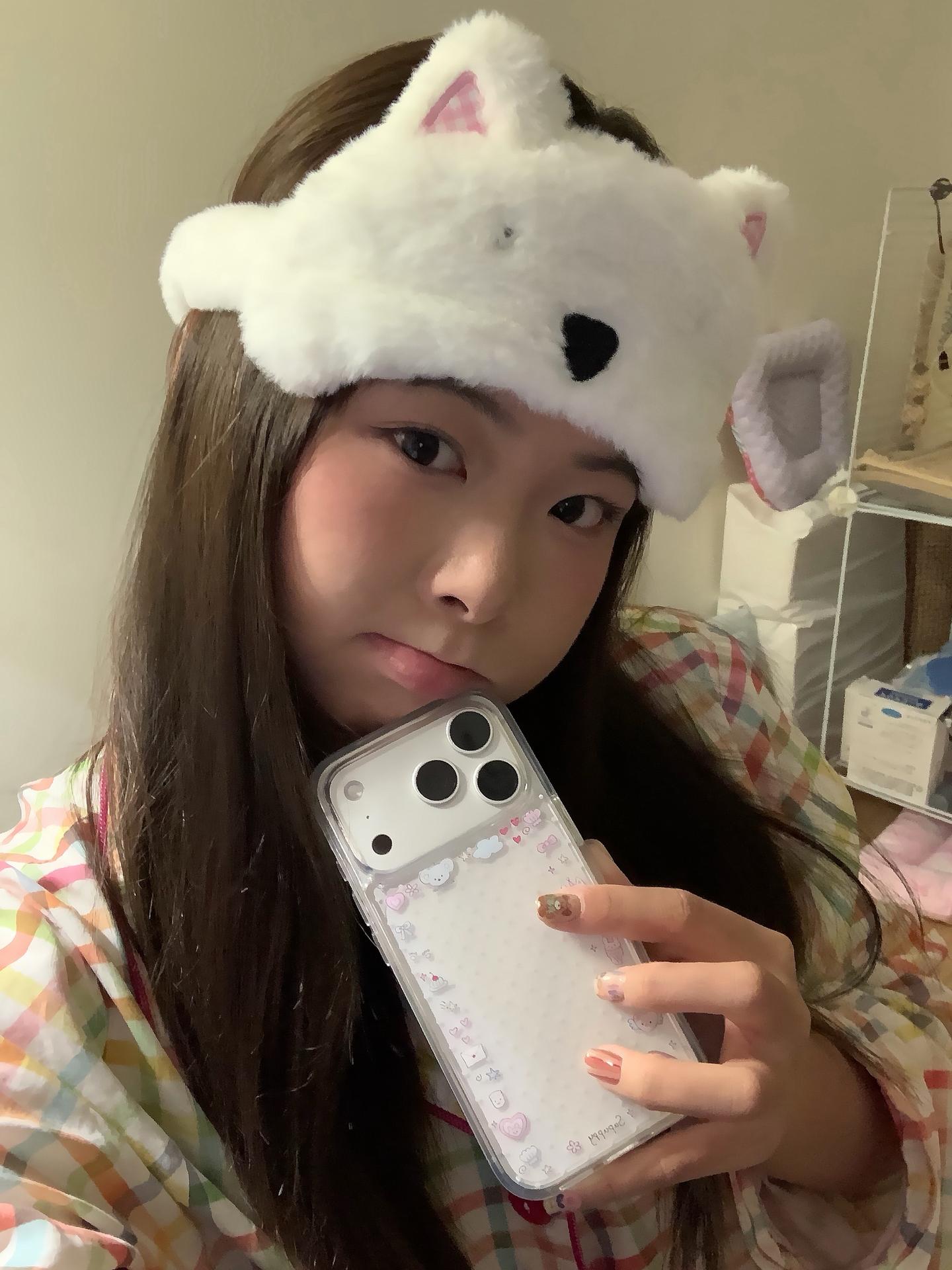 我是一个恋旧的人 翻到以前的照片 听到以前的歌都能回想起那天是什么温度...