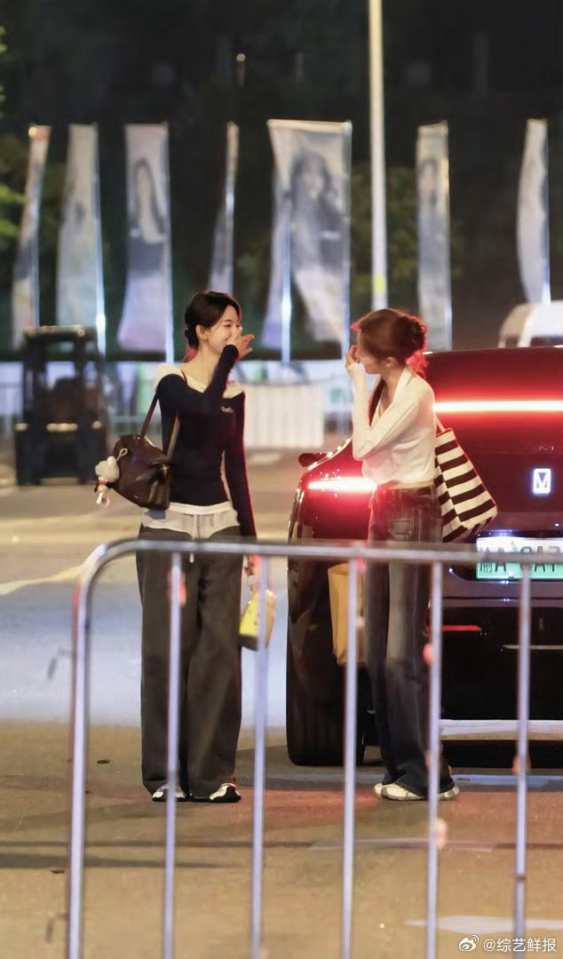 乘风毕业同学录亲手写下这本专属乘风姐妹的毕业同学录，好好珍藏所有美好瞬间乘风20