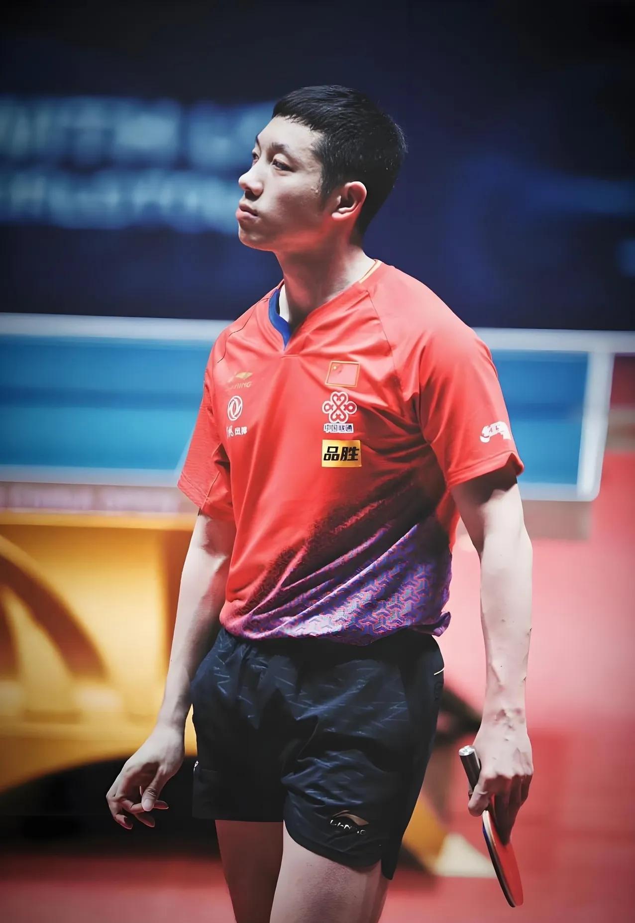 许昕，失误连连，不忍直视。
看来，上海队只能靠樊振东了。

但东哥的粉丝不要再骂