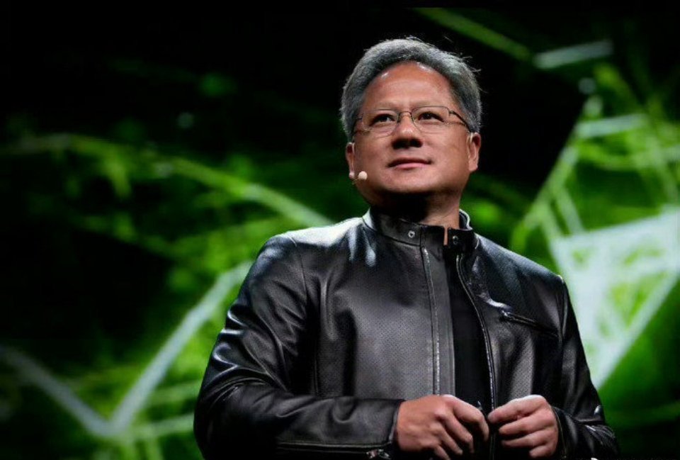 黄仁勋 英伟达CEO断言AI下一波是机器人，且起点是汽车。这话从他嘴里说出来，分