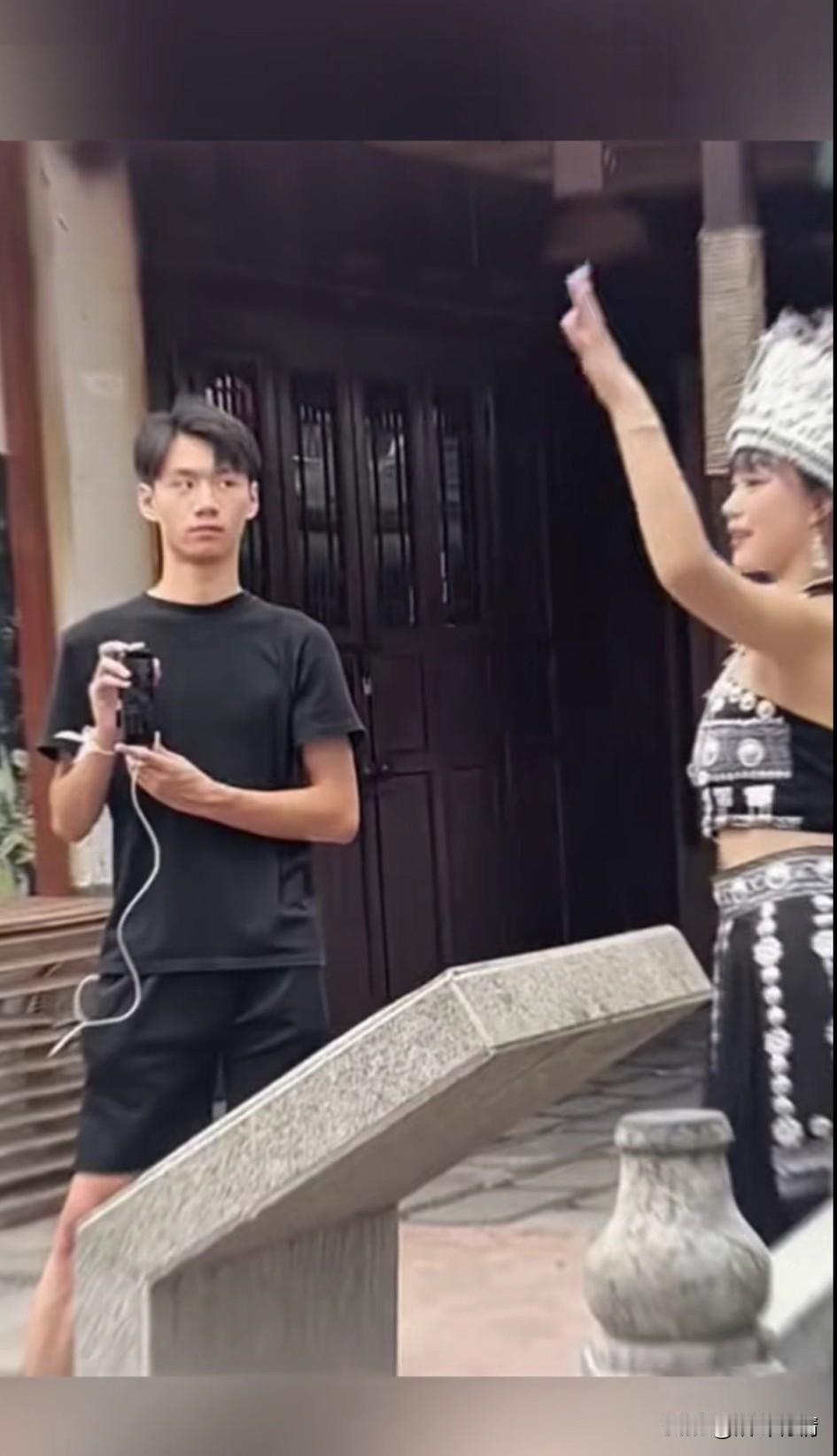 国庆假期旅游最累的就是男友了，
行李酒店都要负责，
旅行路线还要规划，
稍有错误