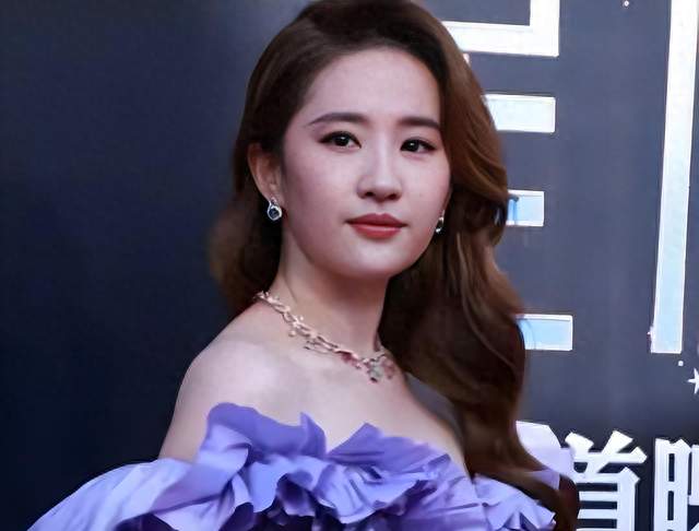 刘亦菲无缘金鹰视后真相反转：2年前就注定，国籍成硬伤！