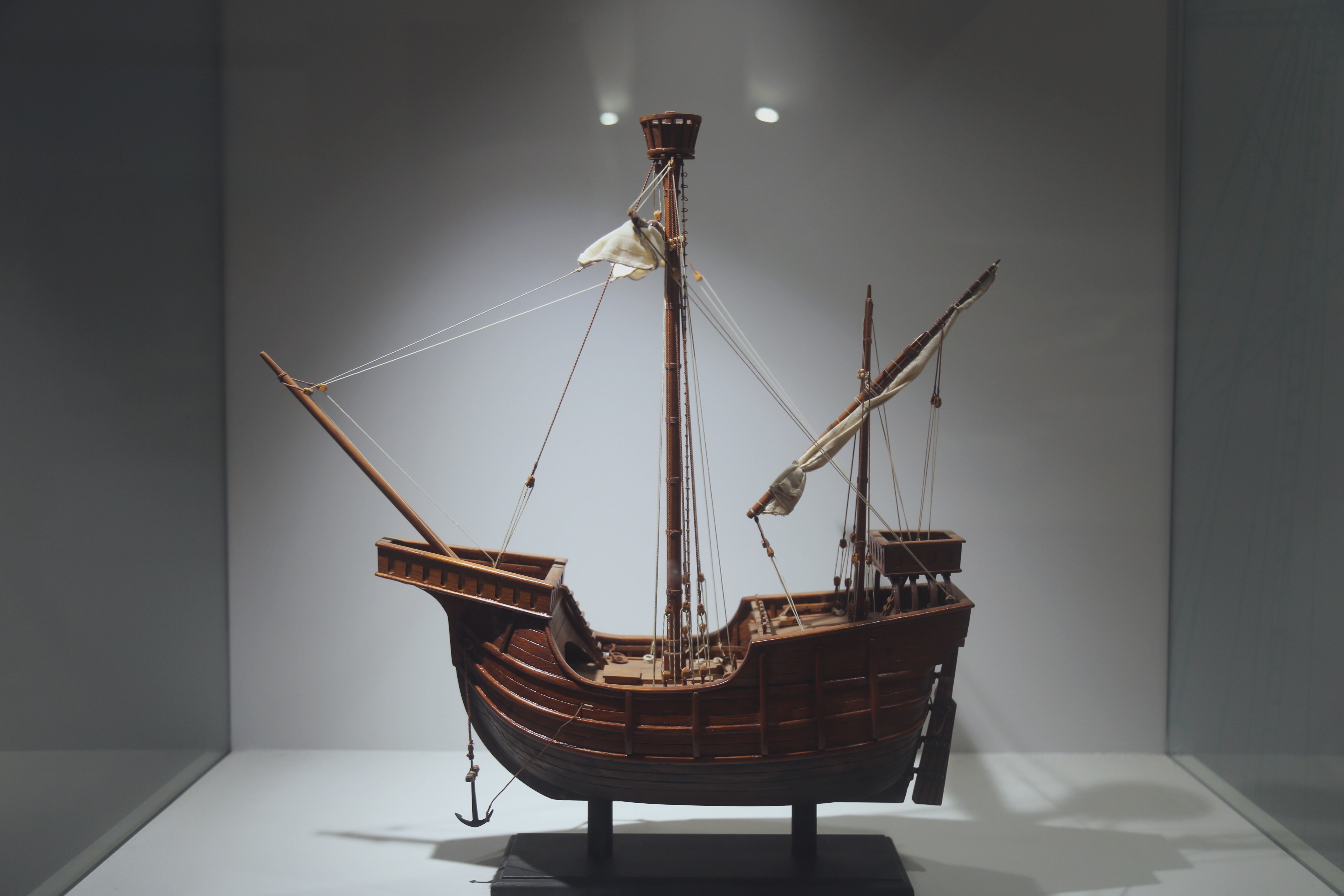 里斯本航海博物馆藏14世纪葡萄牙商船的船模 