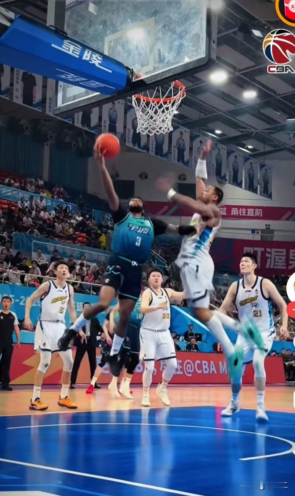 这组镜头简直燃爆了！

宁波与广厦这场比赛打得那叫一个激烈，双方攻防直接拉满。