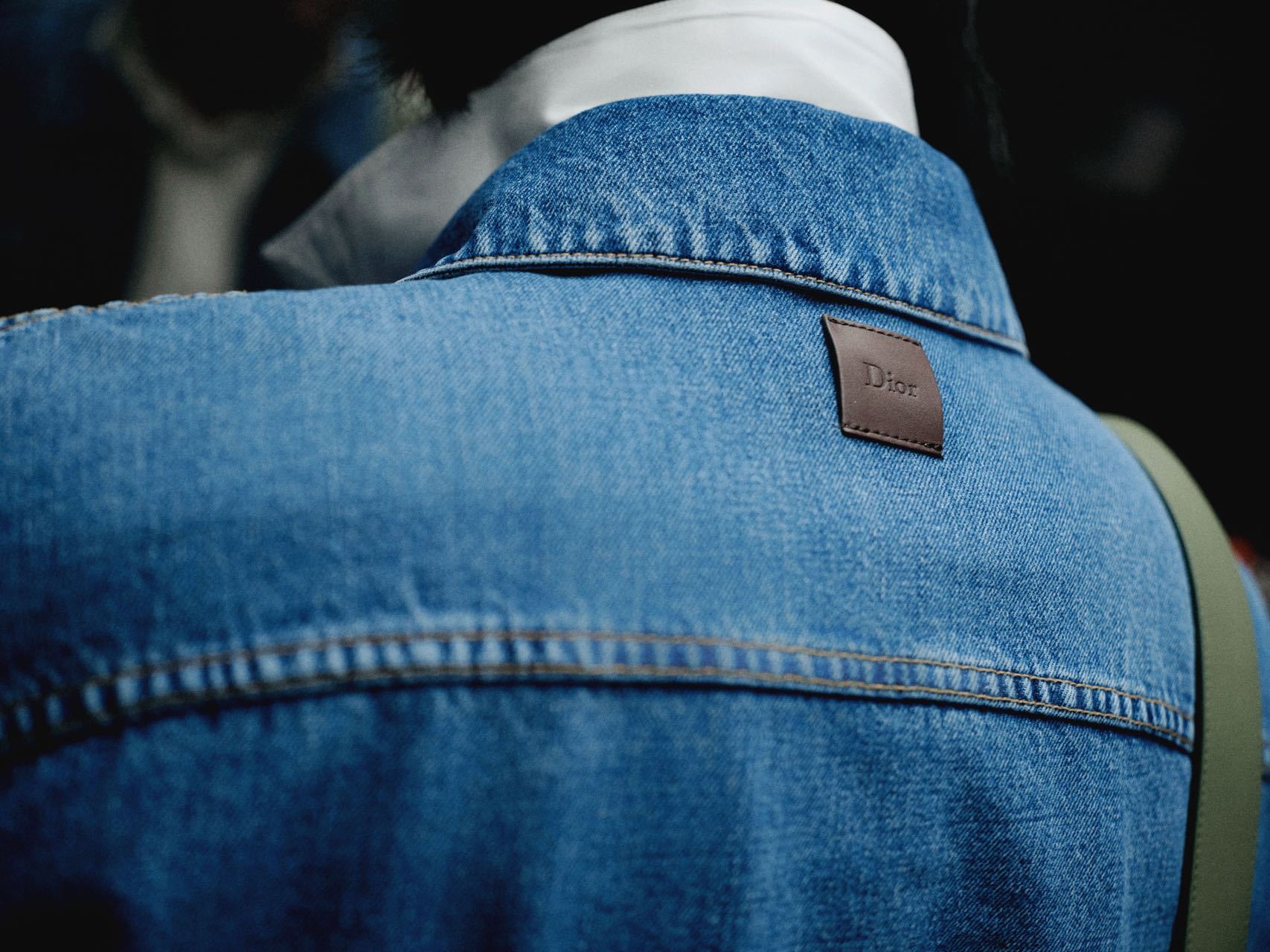 于适素颜时装周出发图于适机场出发图。前往巴黎参加迪奥女装、男装及高级订制系列创意