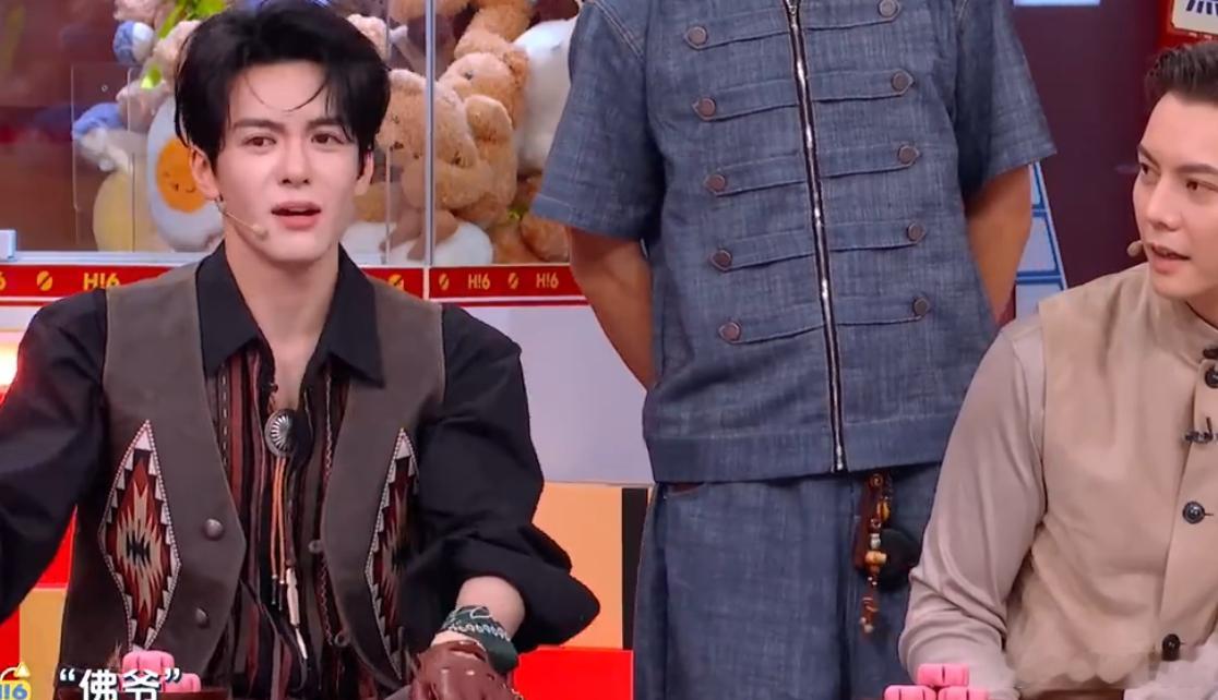 曾舜晞给陈伟霆撒娇曾舜晞叫佛爷越叫越娇  曾舜晞给陈伟霆撒娇，曾舜晞叫佛爷越叫越