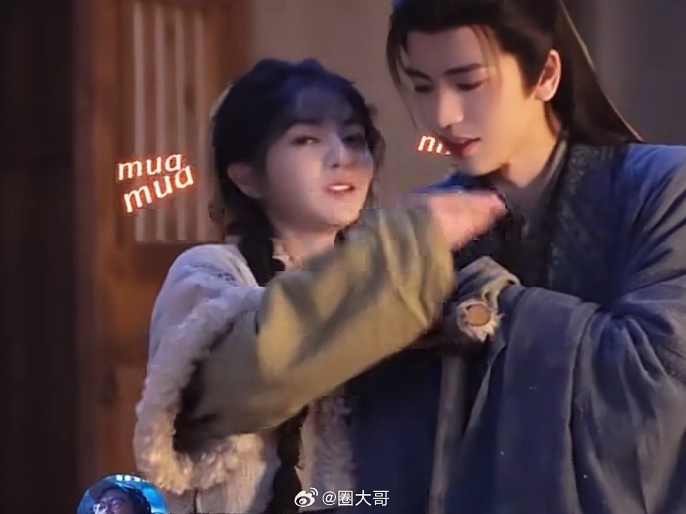 张凌赫田曦薇互亲脸颊是即兴发挥哈哈哈哈哈连电视剧《逐玉》的导演都看不下去了啊，田